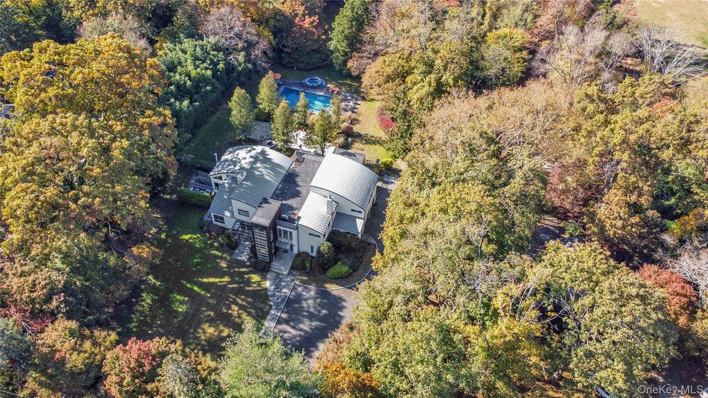 Photo of 46 Locust Lane, Northport, NY 11768 (MLS # 964390)