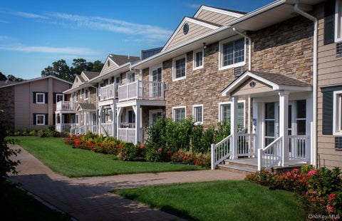 Apartment For Rent - 26 Williams Boulevard #26-2C<br/> Suffolk County, Lake Grove, NY 11755