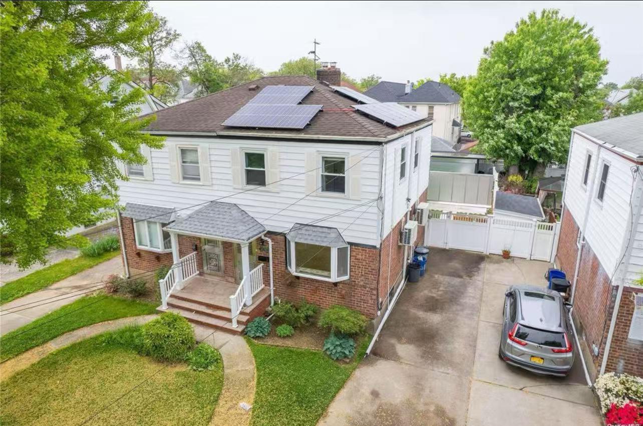 Property for Sale at 202nd Street, Bayside, Queens, NY - Bedrooms: 3 
Bathrooms: 2 
Rooms: 7  - $998,000