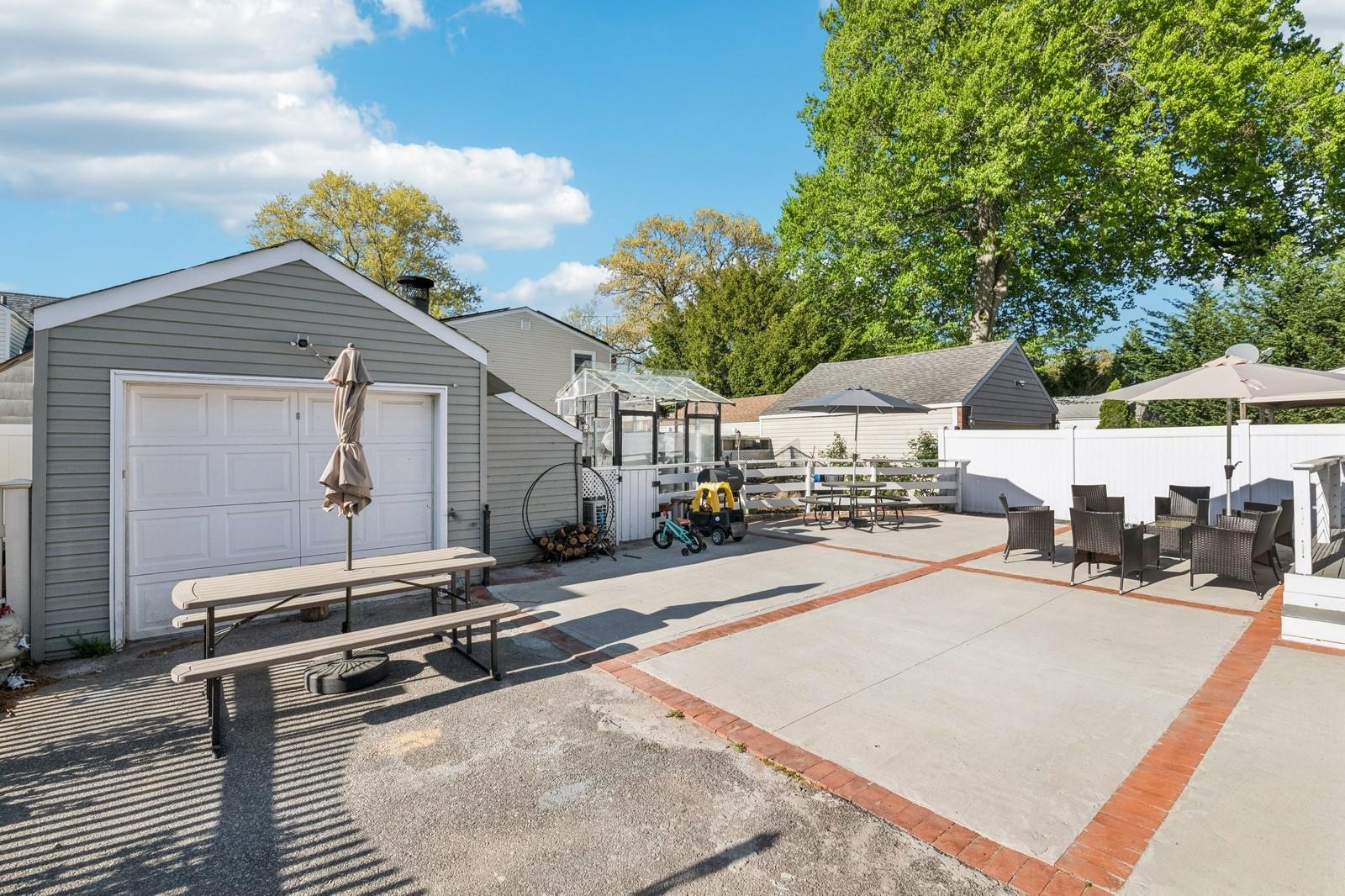 597 Rose Boulevard