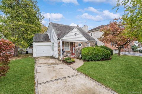 596 Foch Boulevard Williston Park NY 11596