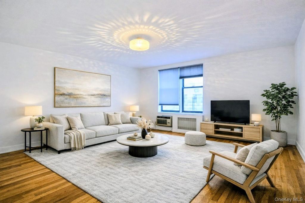 Photo of 137-05 Franklin Avenue #6D, Flushing, NY 11355 (MLS # 980772)