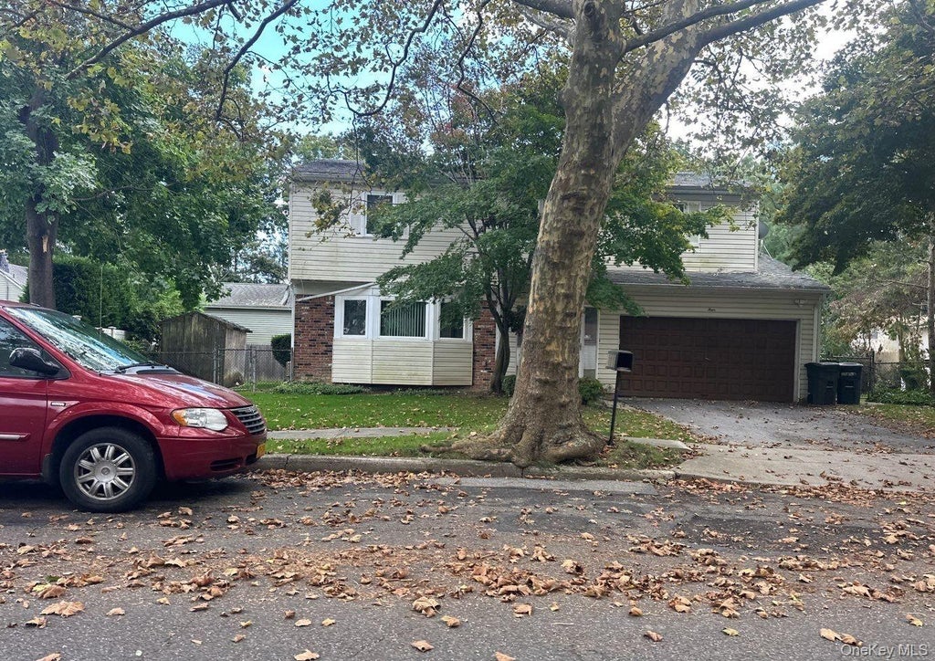 Photo of 4 Shire Court, Greenlawn, NY 11740 (MLS # 1063992)