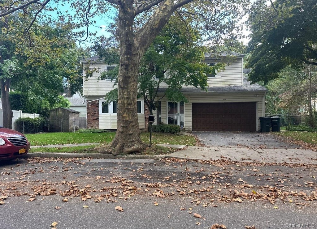 Photo of 4 Shire Court, Greenlawn, NY 11740 (MLS # 1063992)