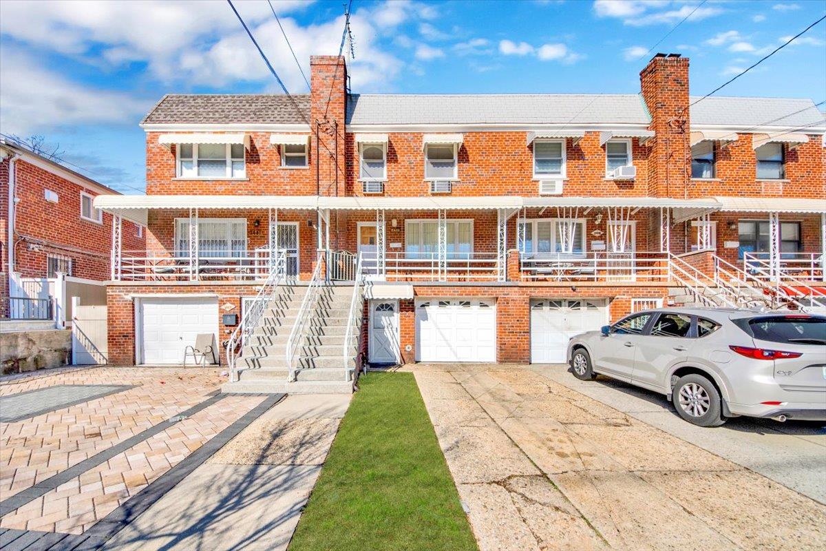 Property for Sale at Fish Avenue, Bronx, New York - Bedrooms: 3 
Bathrooms: 3 
Rooms: 7  - $685,000