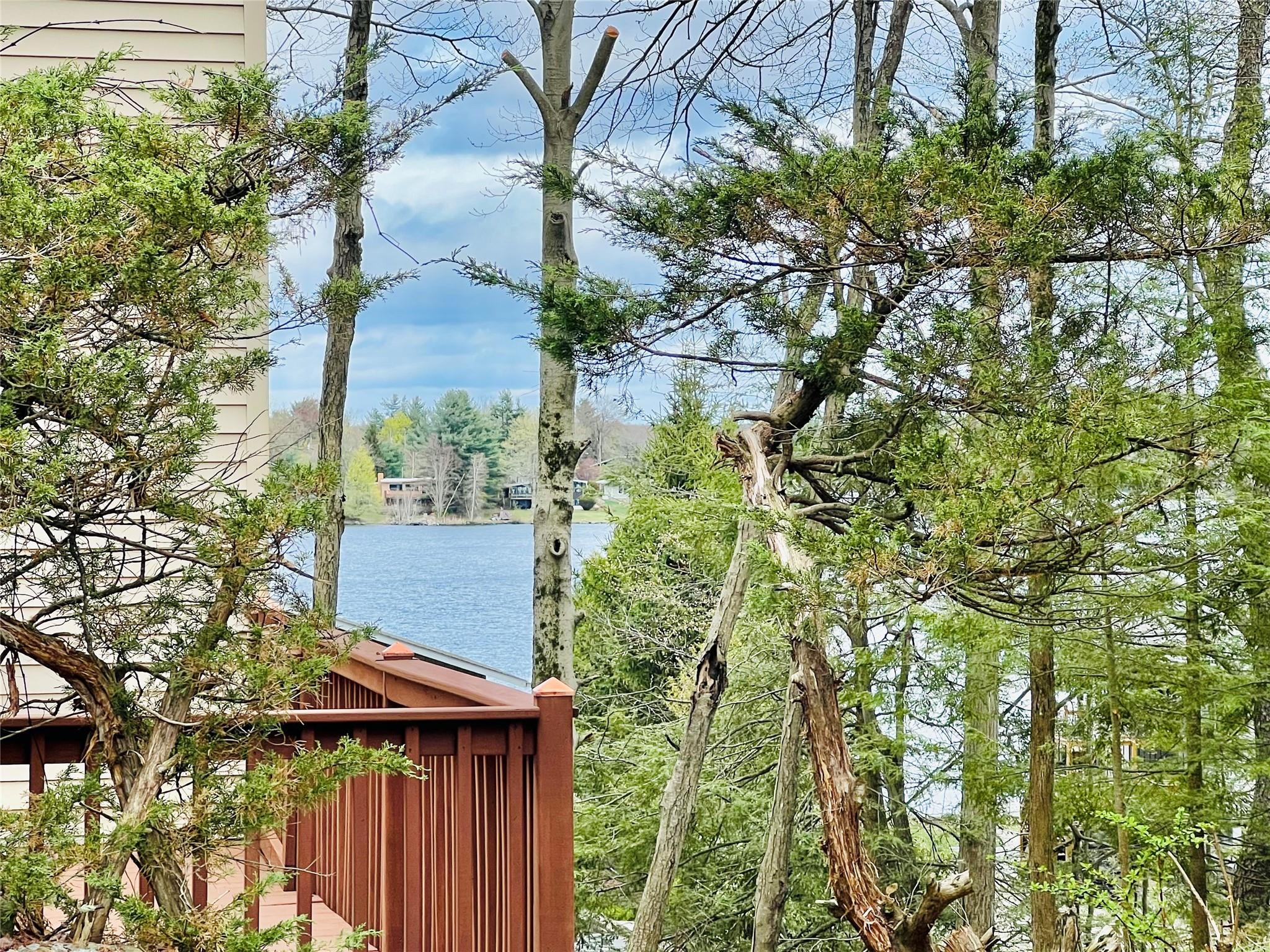 11 Lakeview Court