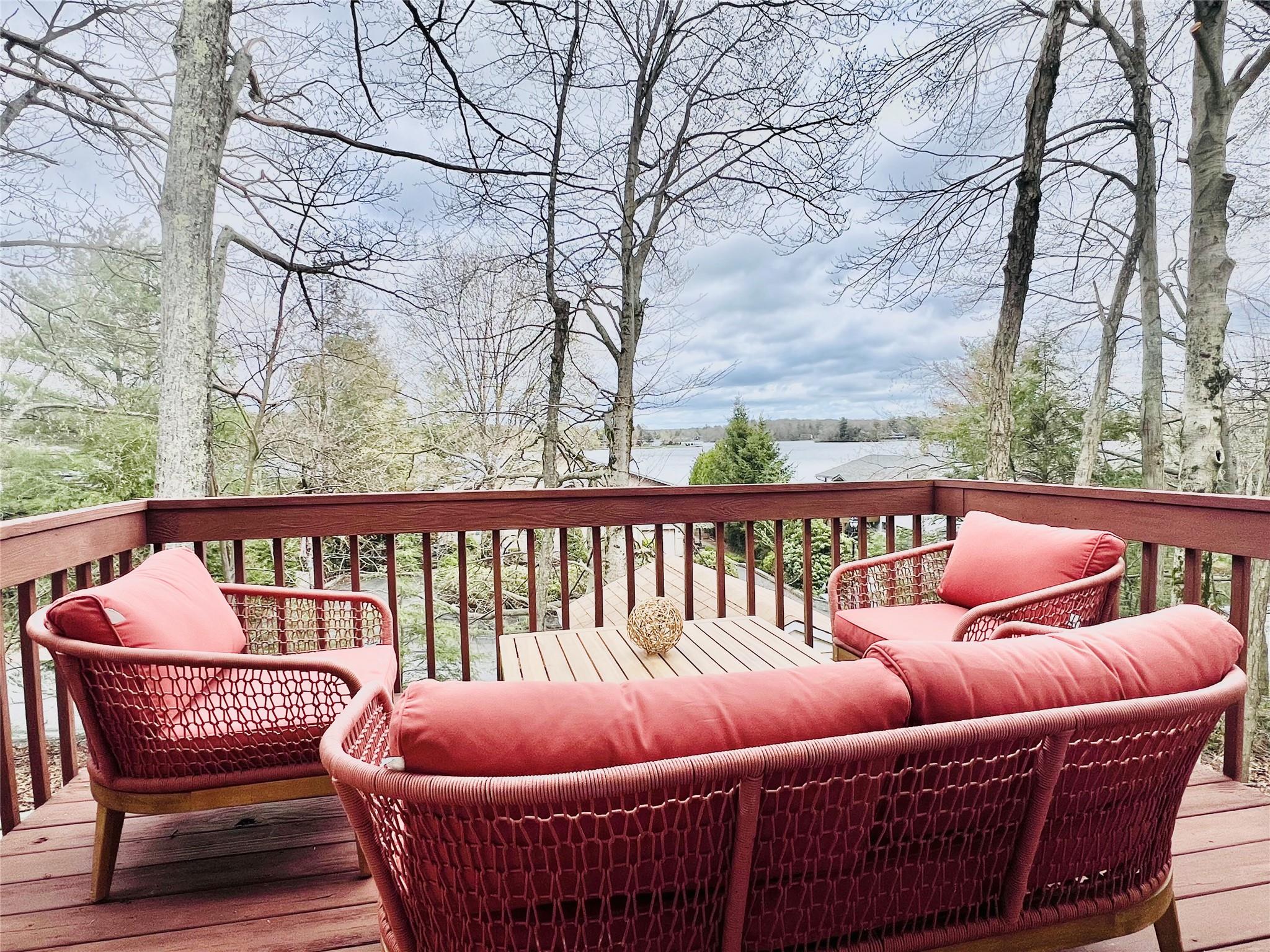 11 Lakeview Court