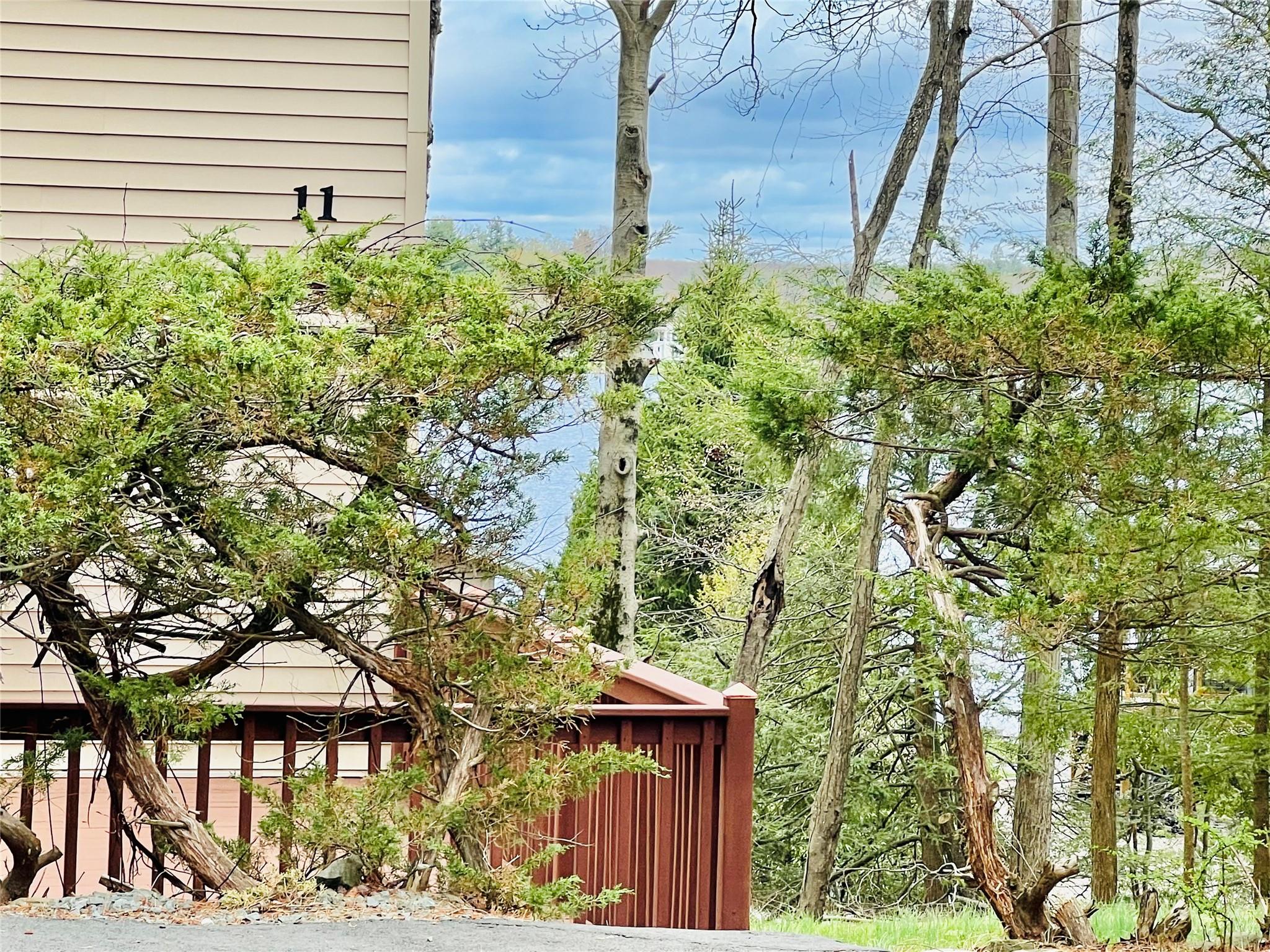11 Lakeview Court