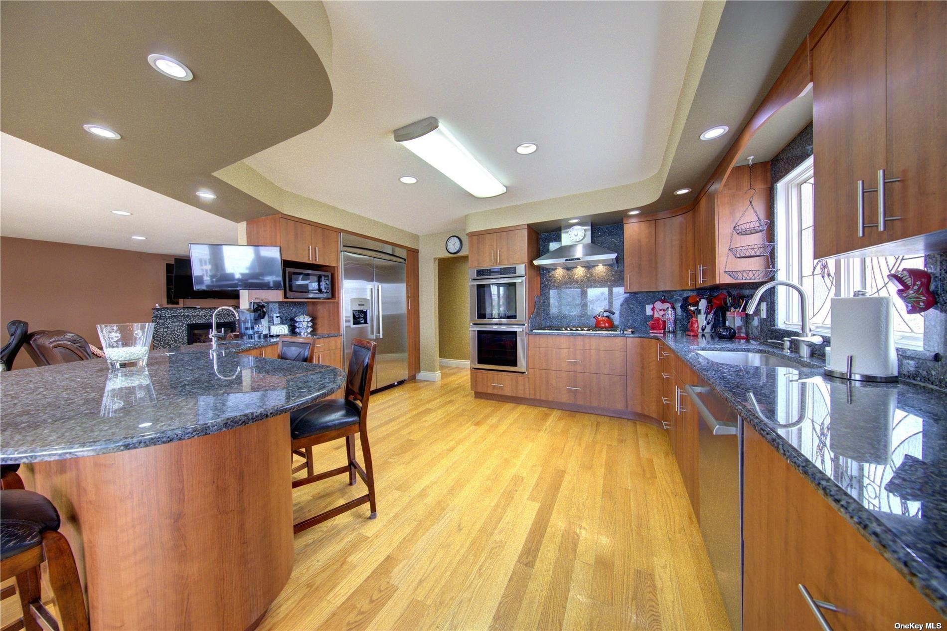 738 Shore Walk, Lindenhurst, New York image 11