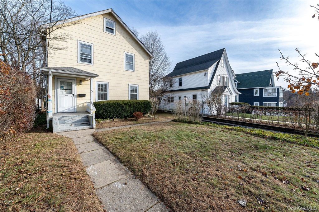 Photo of 5 West Street, Mount Kisco, NY 10549 (MLS # 940343)