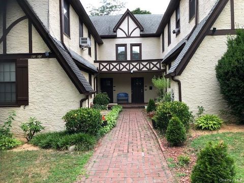 43-20 Hamilton Place Douglaston NY 11363