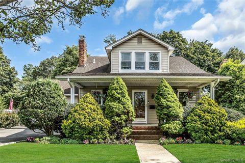 Photo of 12 Roosevelt Avenue, Malverne, NY 11565 (MLS # 913619)