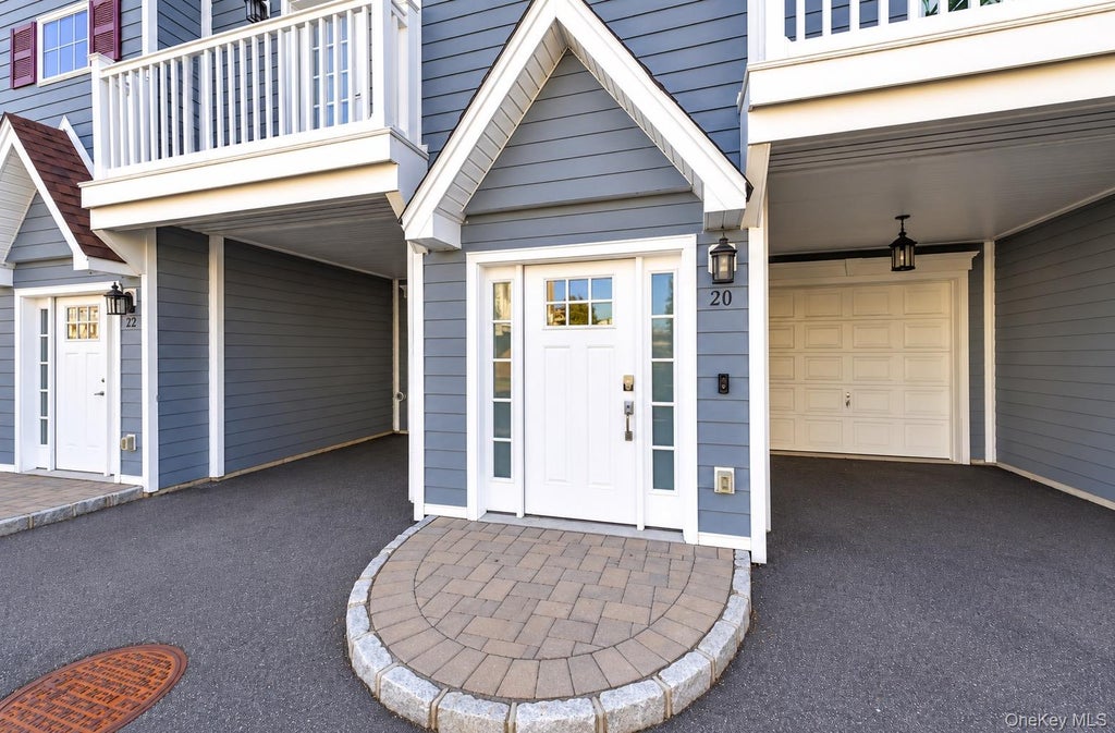 Photo of 20 Hearthstone Court, Farmingdale, NY 11735 (MLS # 1068378)