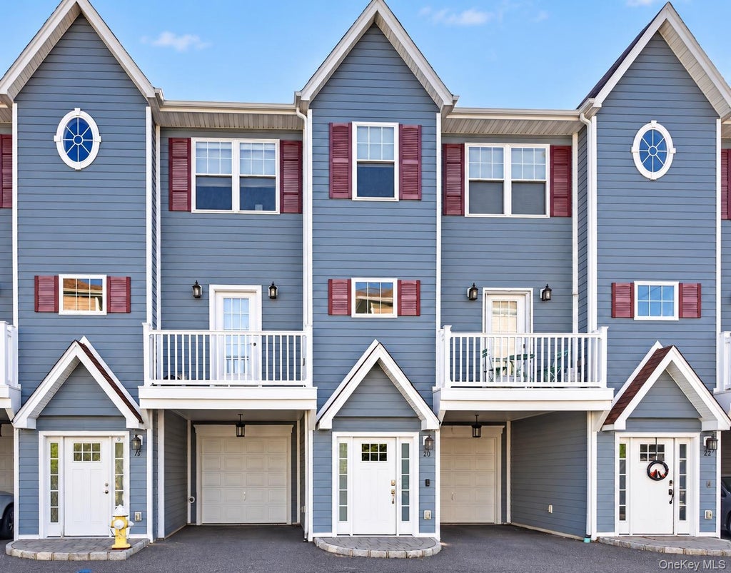 Photo of 20 Hearthstone Court, Farmingdale, NY 11735 (MLS # 1068378)