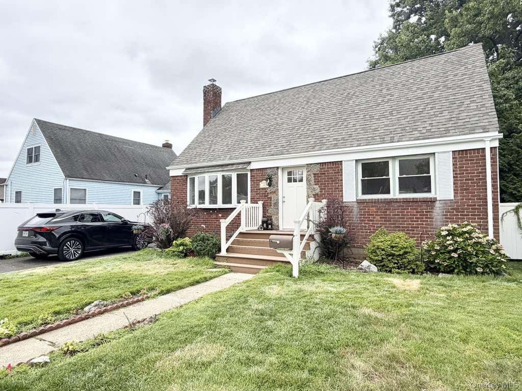 Photo of 20 Iris Avenue, Merrick, NY 11566 (MLS # 1041616)