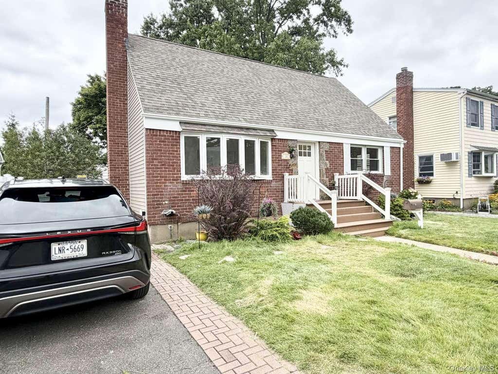 Photo of 20 Iris Avenue, Merrick, NY 11566 (MLS # 1041616)