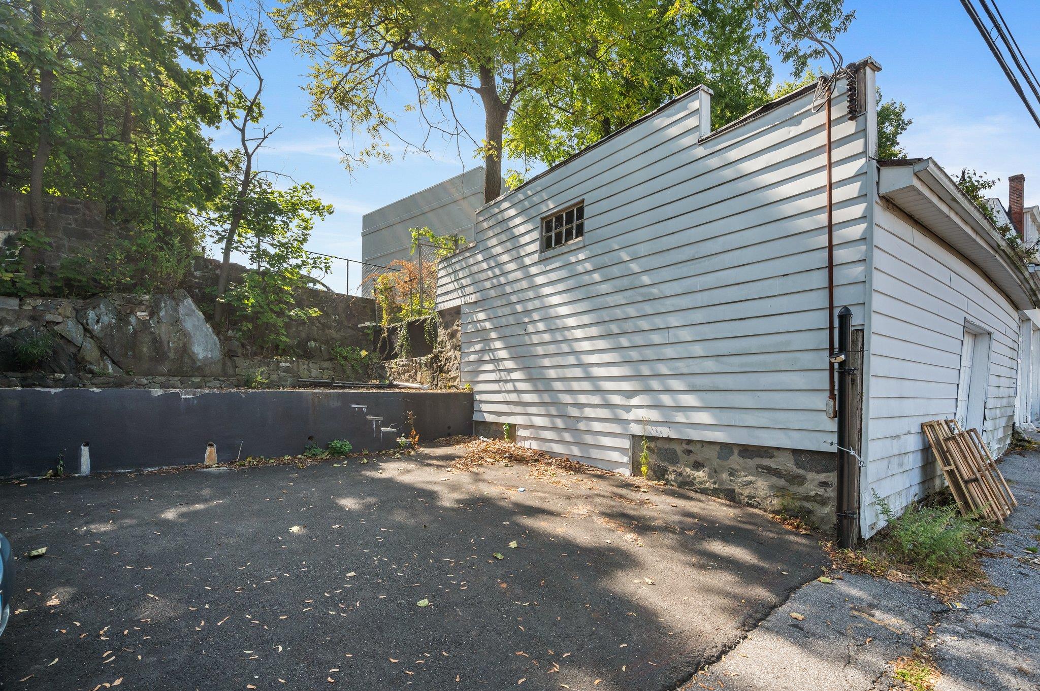 1 Edgewood Avenue
