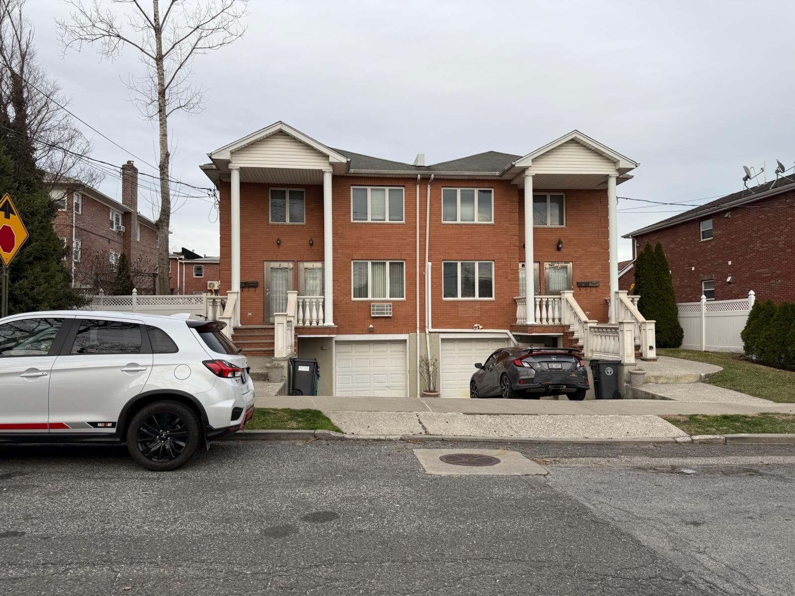 197th Street, Flushing, Queens, NY - 6 Bedrooms  
5 Bathrooms  
12 Rooms - 