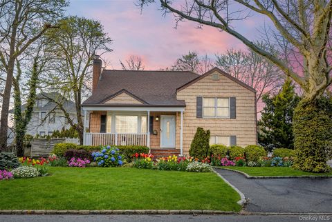 Homes For Sale - 88 Evans Avenue<br/> Albertson, NY 11507