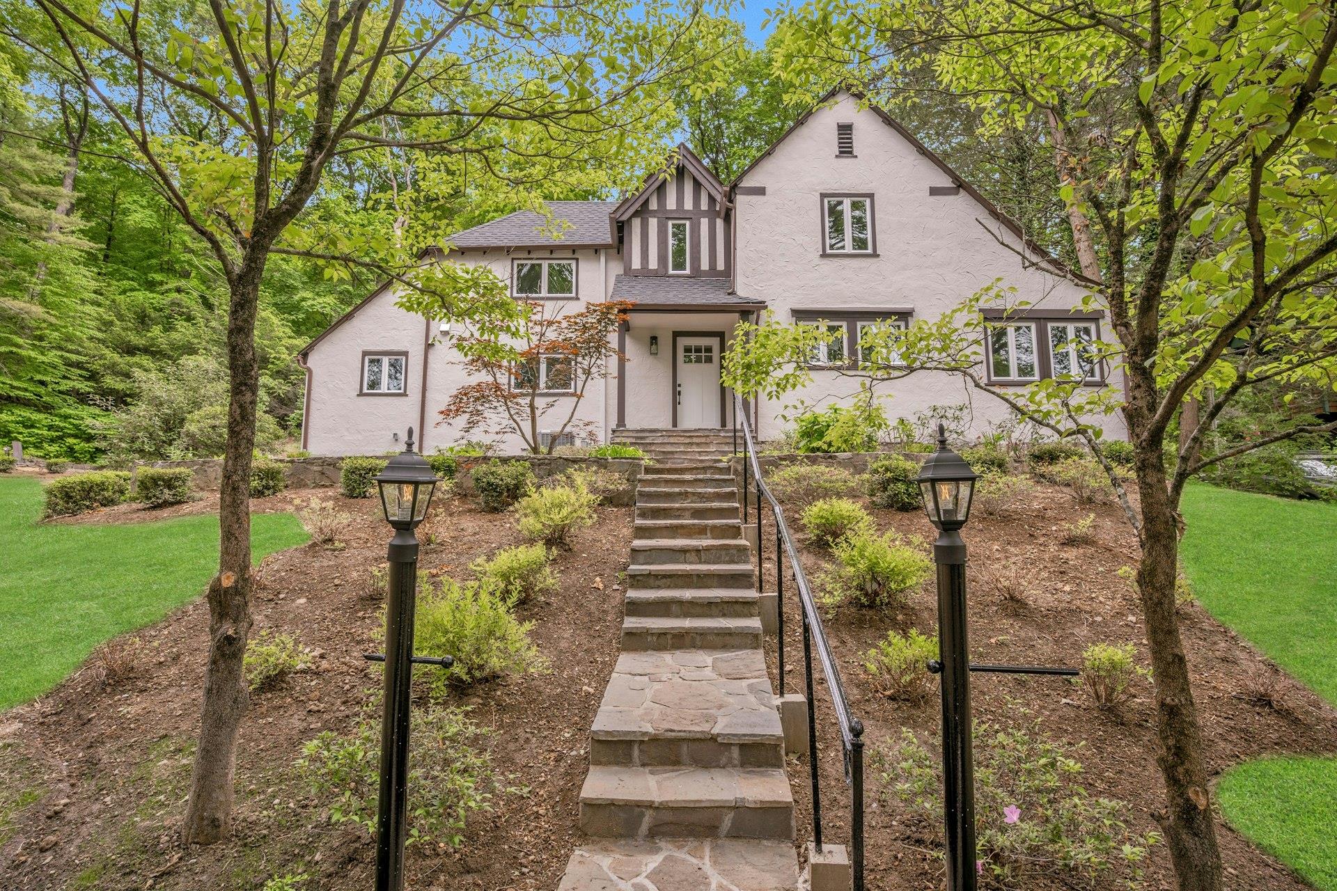 34 Glenside Place, Chappaqua, New York image 1