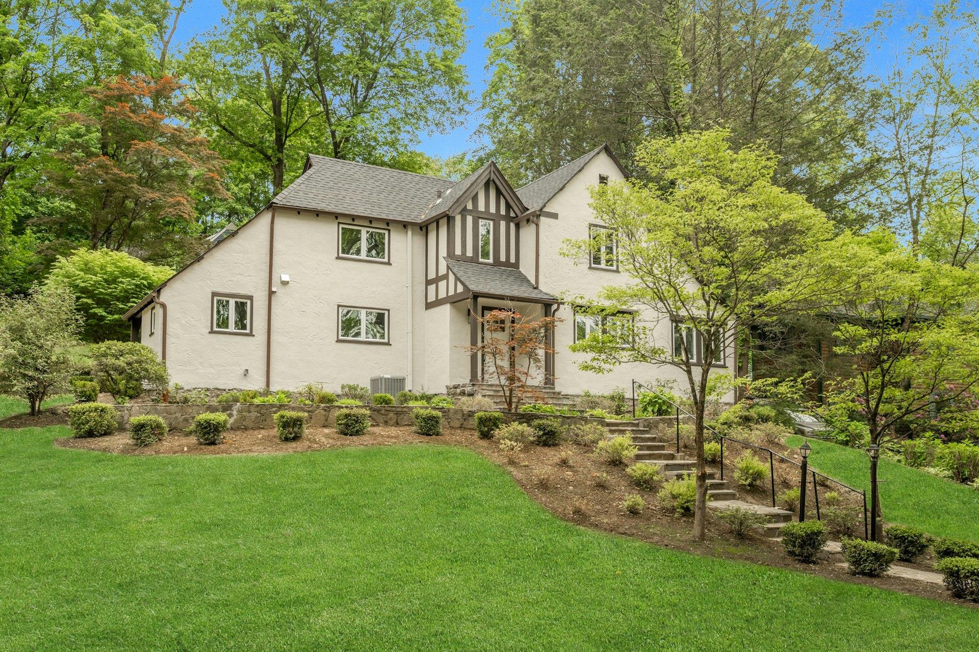 34 Glenside Place, Chappaqua, New York image 2