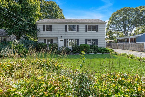 301 LYNN AVE, EAST NORTHPORT, NY 11731 - Image 800dbb8edc0a391bedfca7dcfd6e13fe/883862985