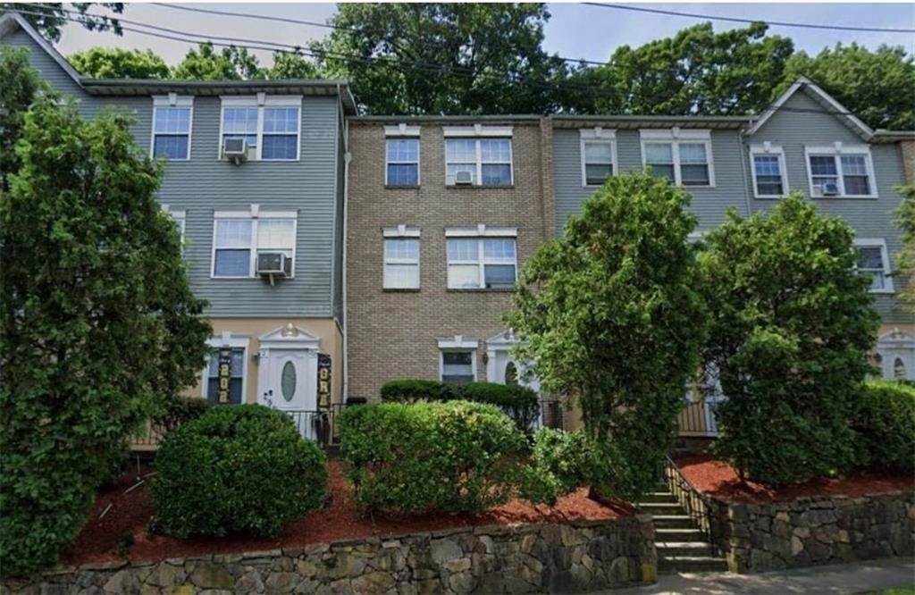 Rental Property at Mclean Avenue 13, Yonkers, New York - Bathrooms: 1  - $1,500 MO.