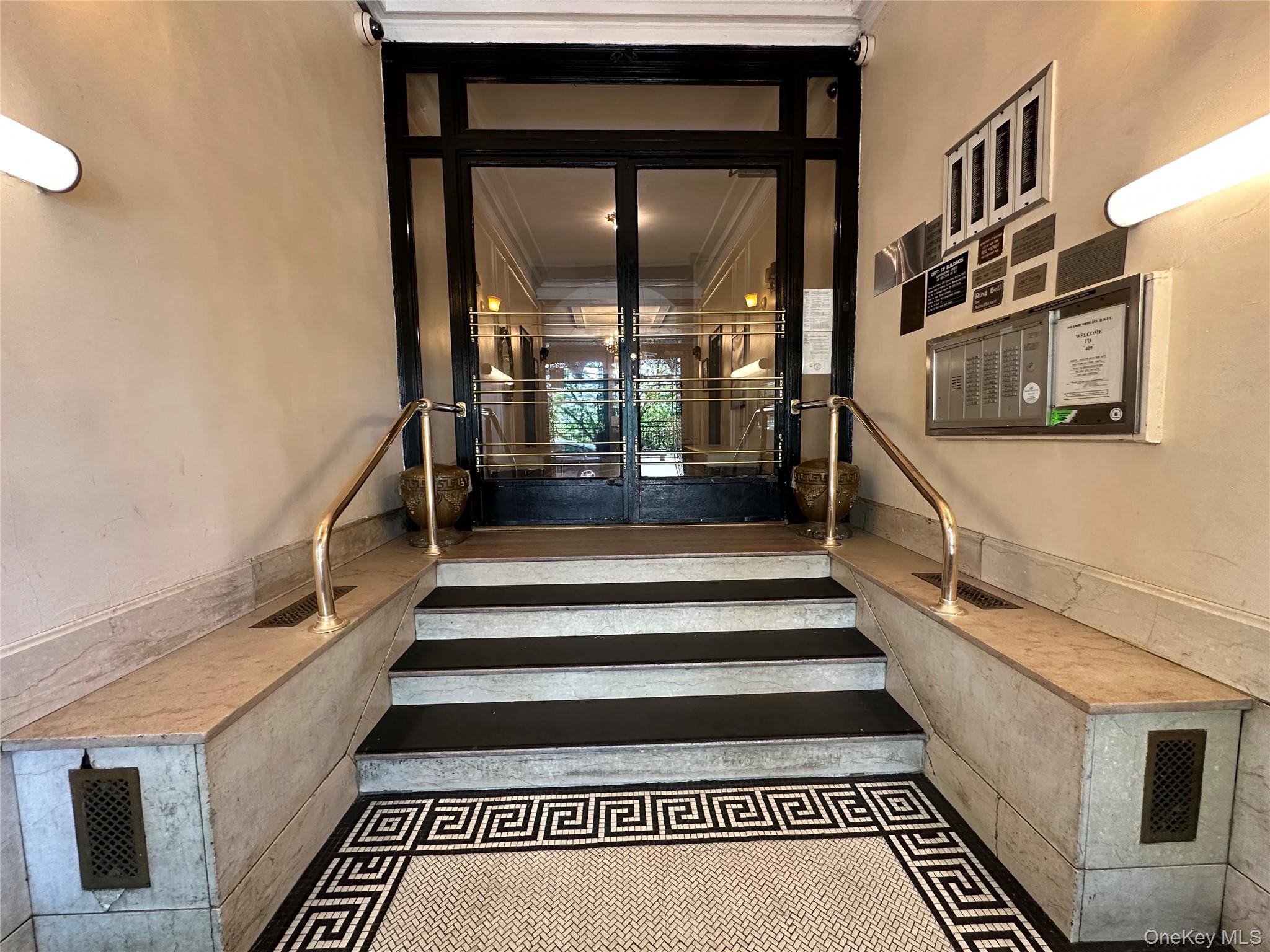 409 Edgecombe Avenue 7F