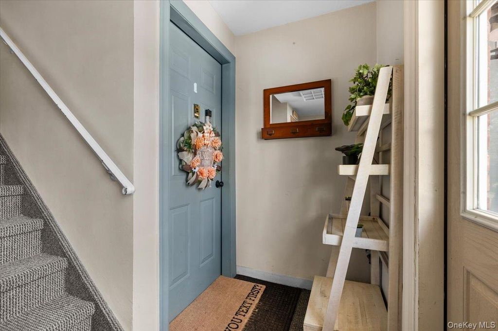 Photo of 11 Edmunton Dr Dr #E5, North Babylon, NY 11703 (MLS # 973790)