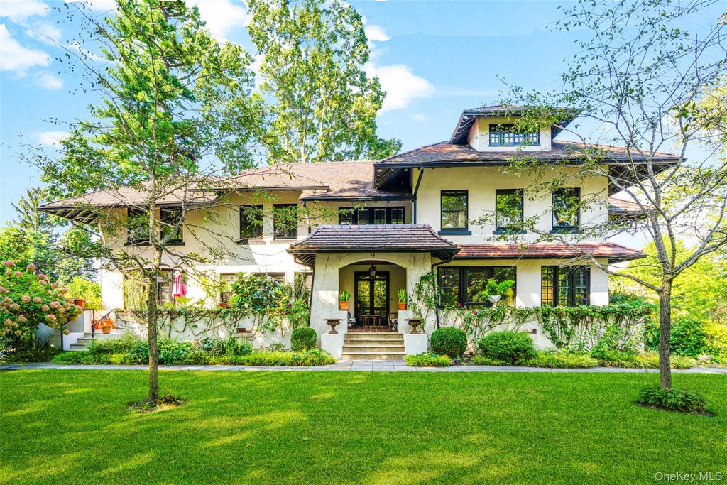 Photo of 9 Forest Place, New Rochelle, NY 10804 (MLS # 924760)