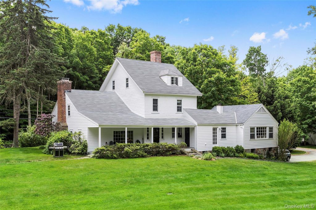 Photo of 908 Old Post Road, Bedford, NY 10506 (MLS # 963373)