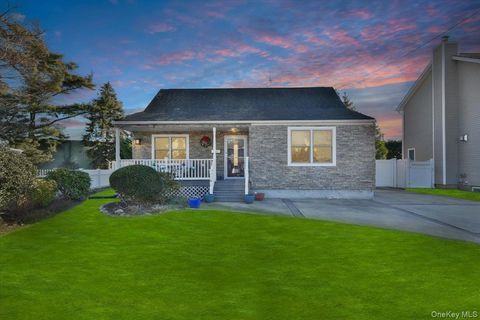 24 Arlyn Drive E Massapequa NY 11758