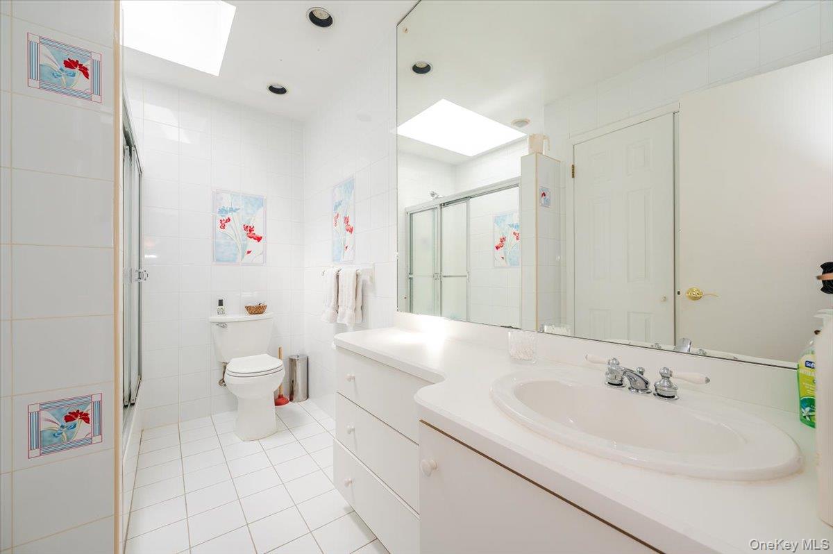 Atlantic Beach, New York 11509, United States, 4 Bedrooms Bedrooms, ,3 BathroomsBathrooms,Residential,Active,197312