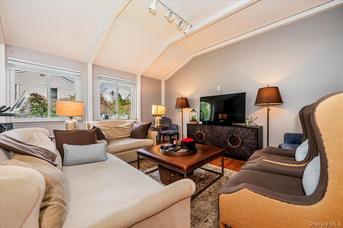 Atlantic Beach, New York 11509, United States, 4 Bedrooms Bedrooms, ,3 BathroomsBathrooms,Residential,Active,197312