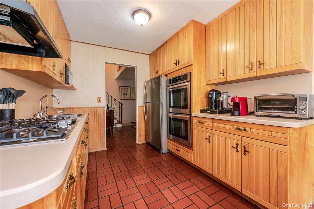 Atlantic Beach, New York 11509, United States, 4 Bedrooms Bedrooms, ,3 BathroomsBathrooms,Residential,Active,197312