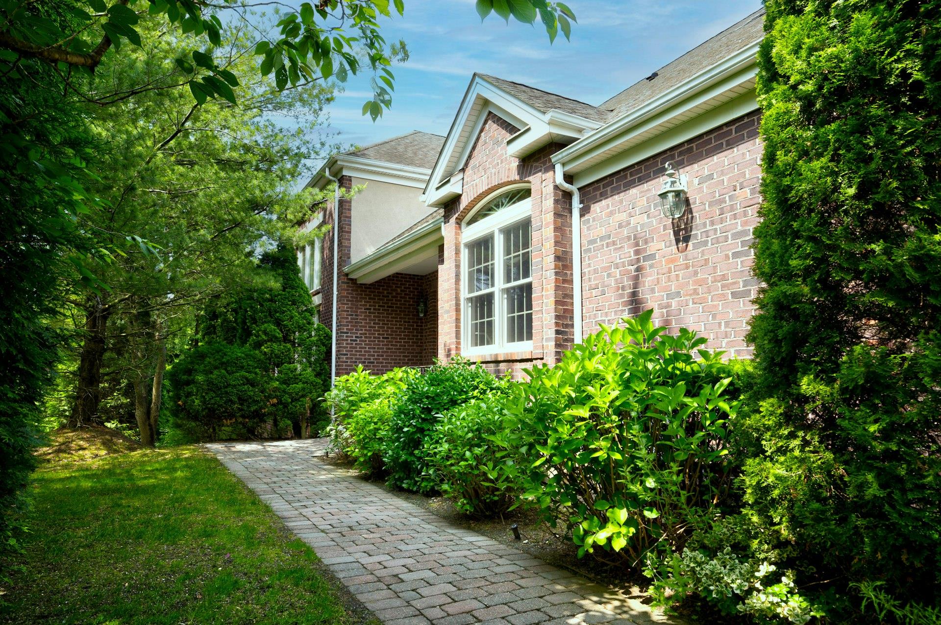 21 Hathaway Lane, Manhasset, New York image 7