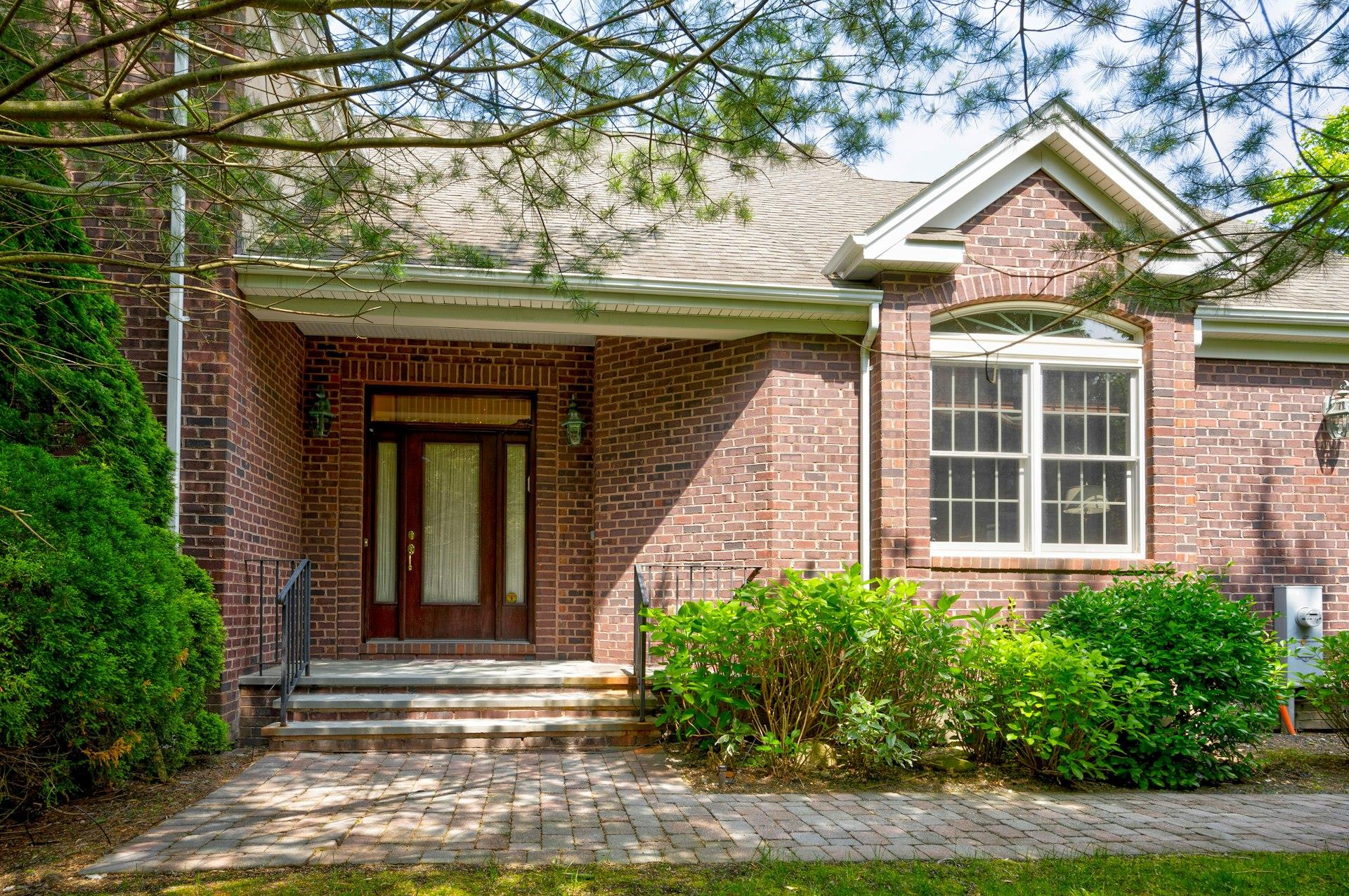 21 Hathaway Lane, Manhasset, New York image 8