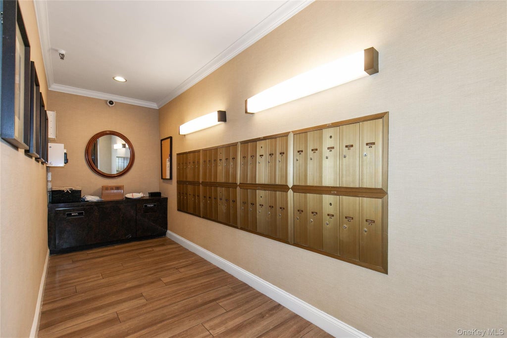 Photo of 21 Chapel Place Chapel Place #3J, Great Neck, NY 11021 (MLS # 1060297)