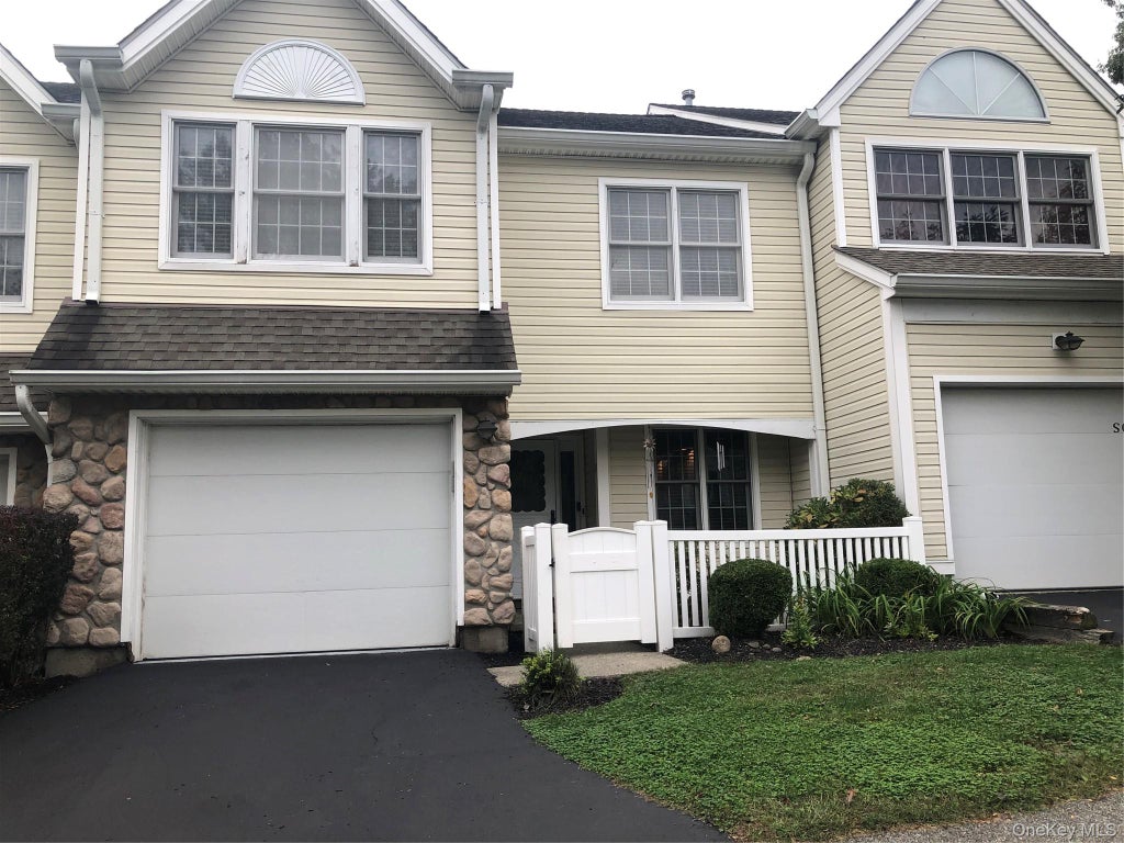 Photo of 5 S Cambridge Court, Fishkill, NY 12524 (MLS # 1056776)