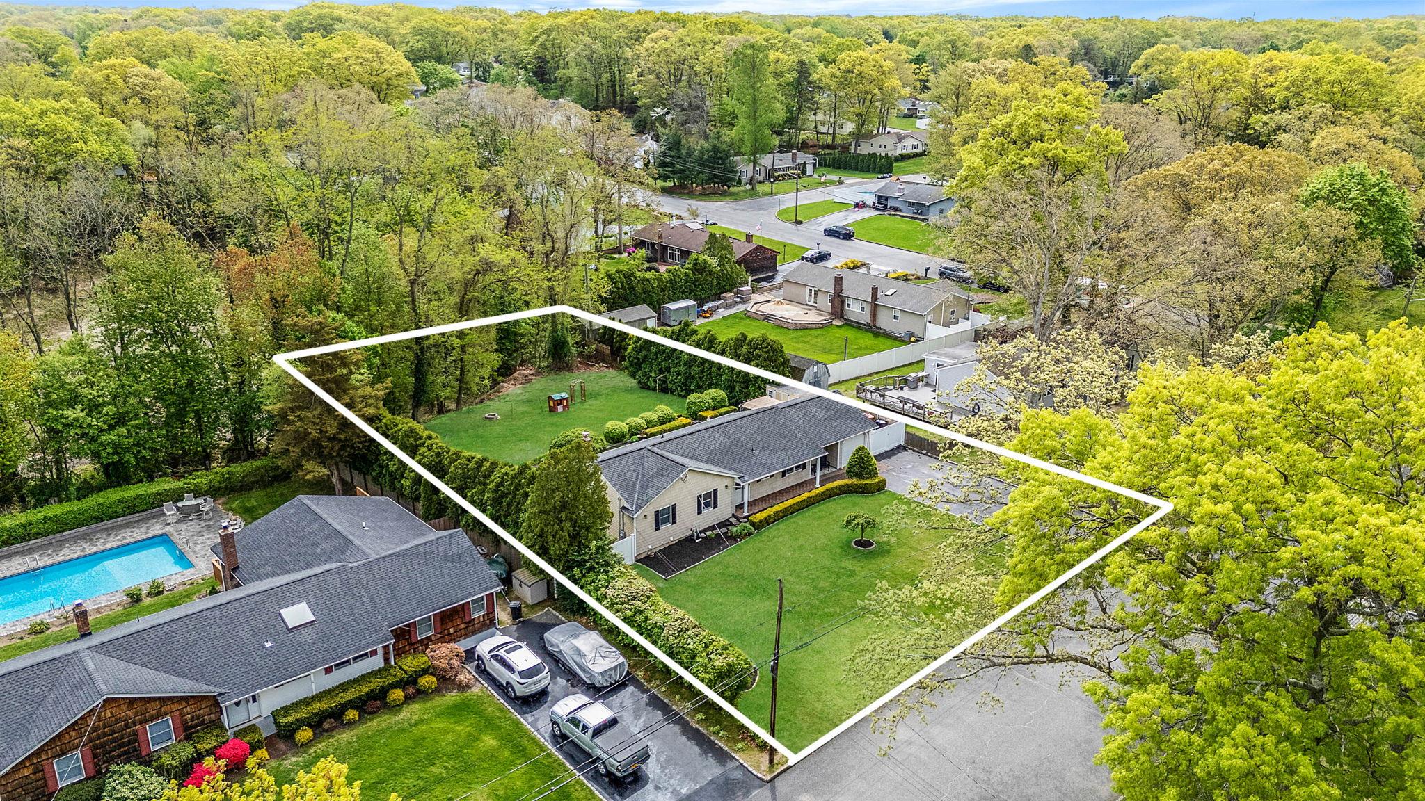 25 Whitewood Drive, Rocky Point, New York image 4