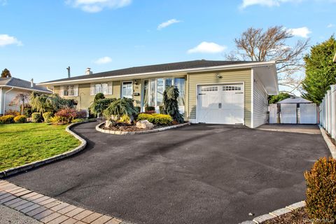 78 Redwood Lane Massapequa Park NY 11762