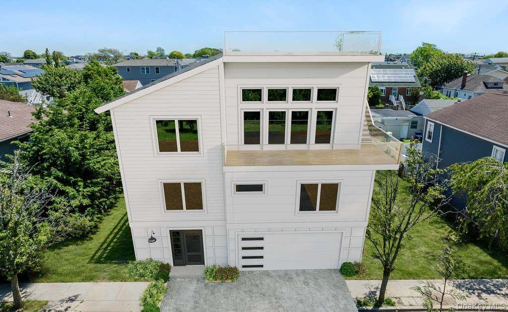 Photo of 10 Kirkwood Street, Long Beach, NY 11561 (MLS # 997212)