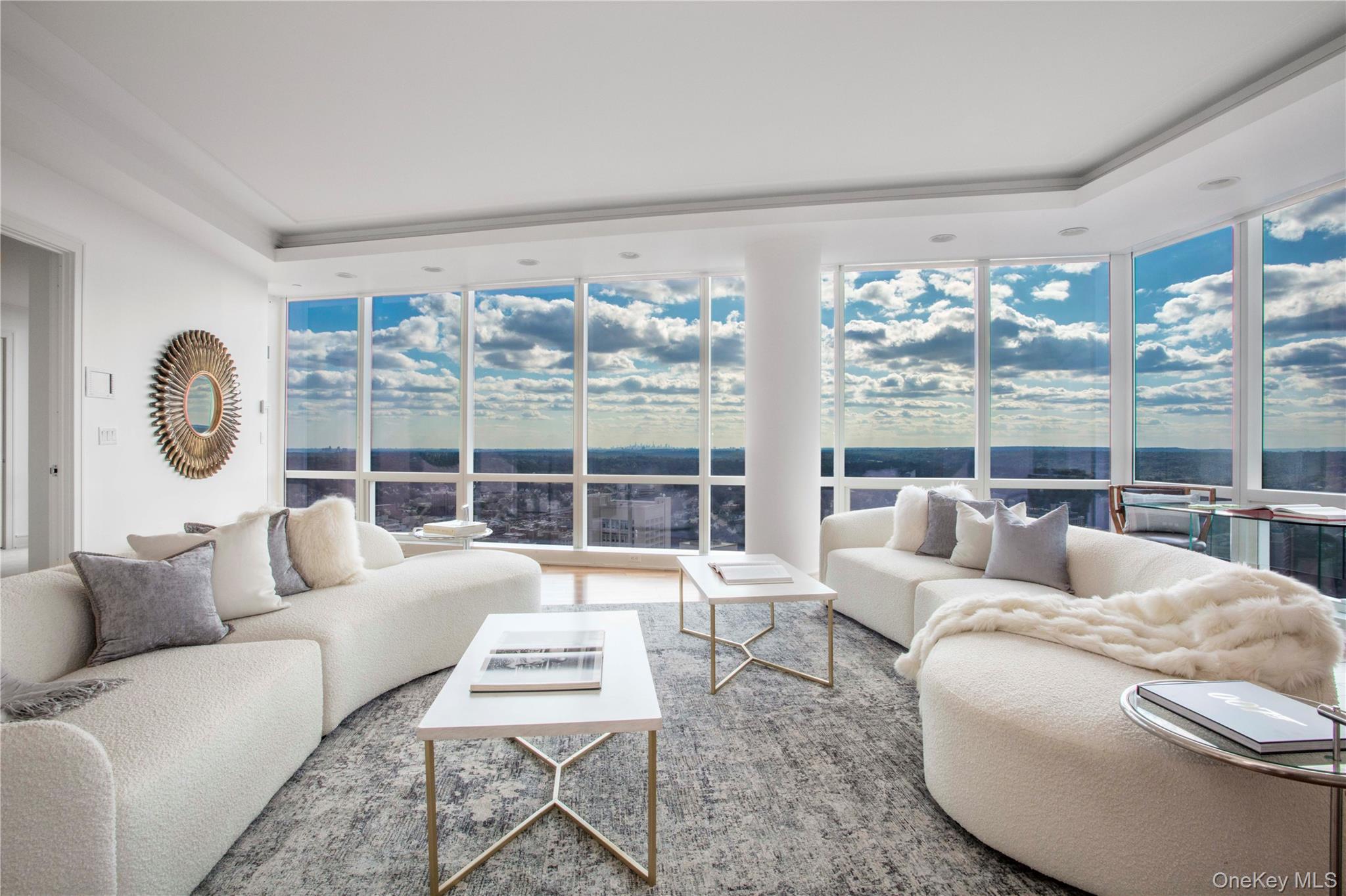 1 Renaissance Square PH4CD