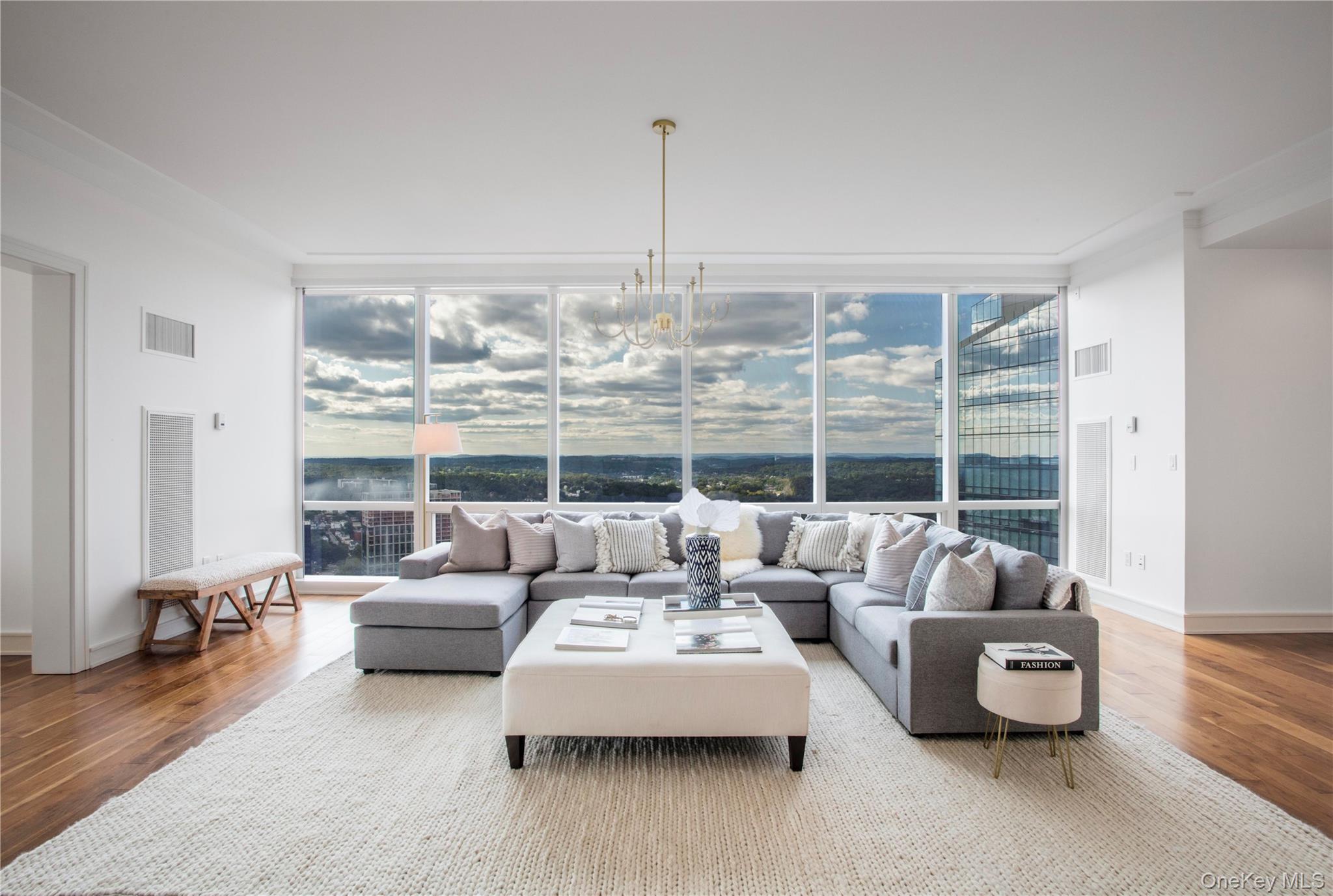 1 Renaissance Square PH4CD