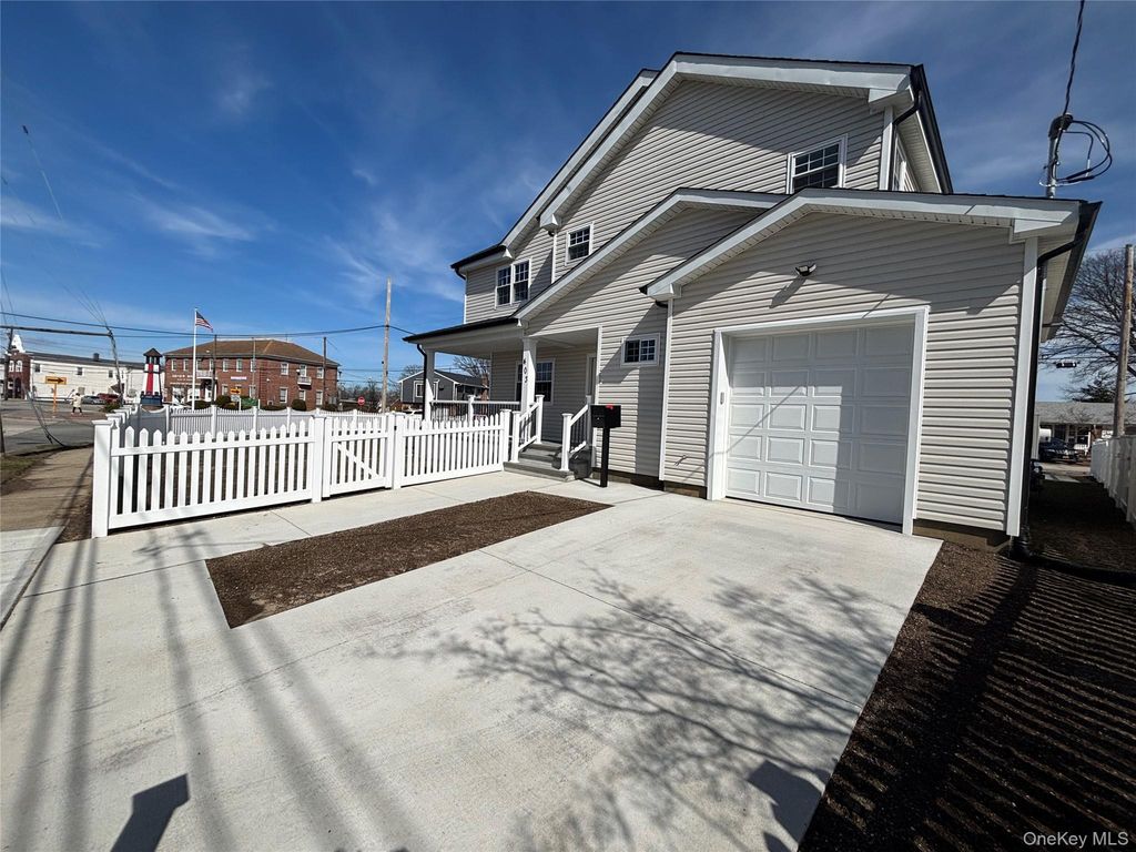 Photo of 403 S Bayview Avenue, Freeport, NY 11520 (MLS # 954562)