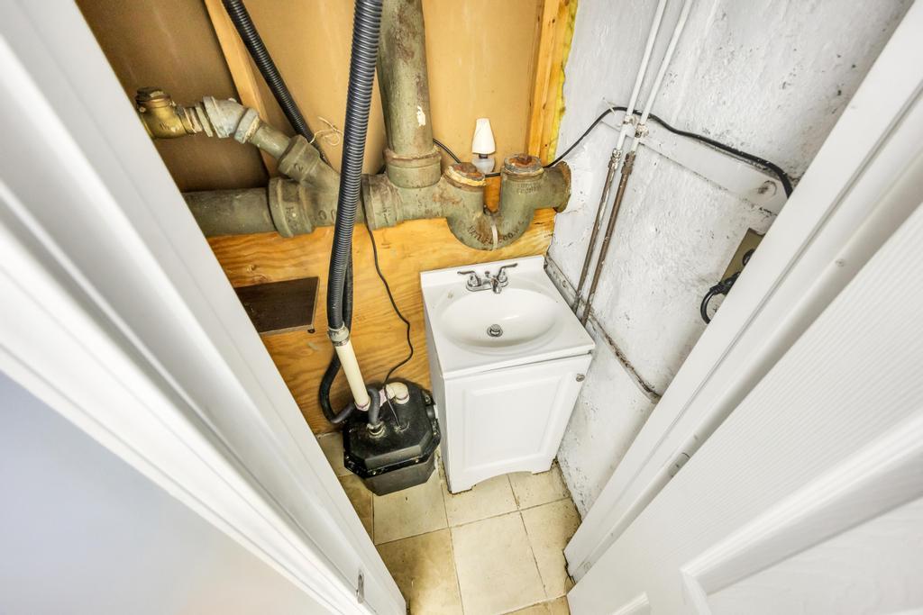 140 Saddle Rock Road, Valley Stream, New York image 30