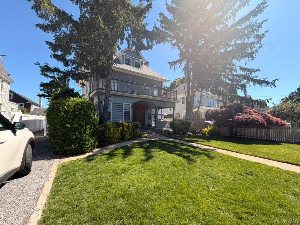 Photo of 30 Johnson Place, Woodmere, NY 11598 (MLS # 998973)