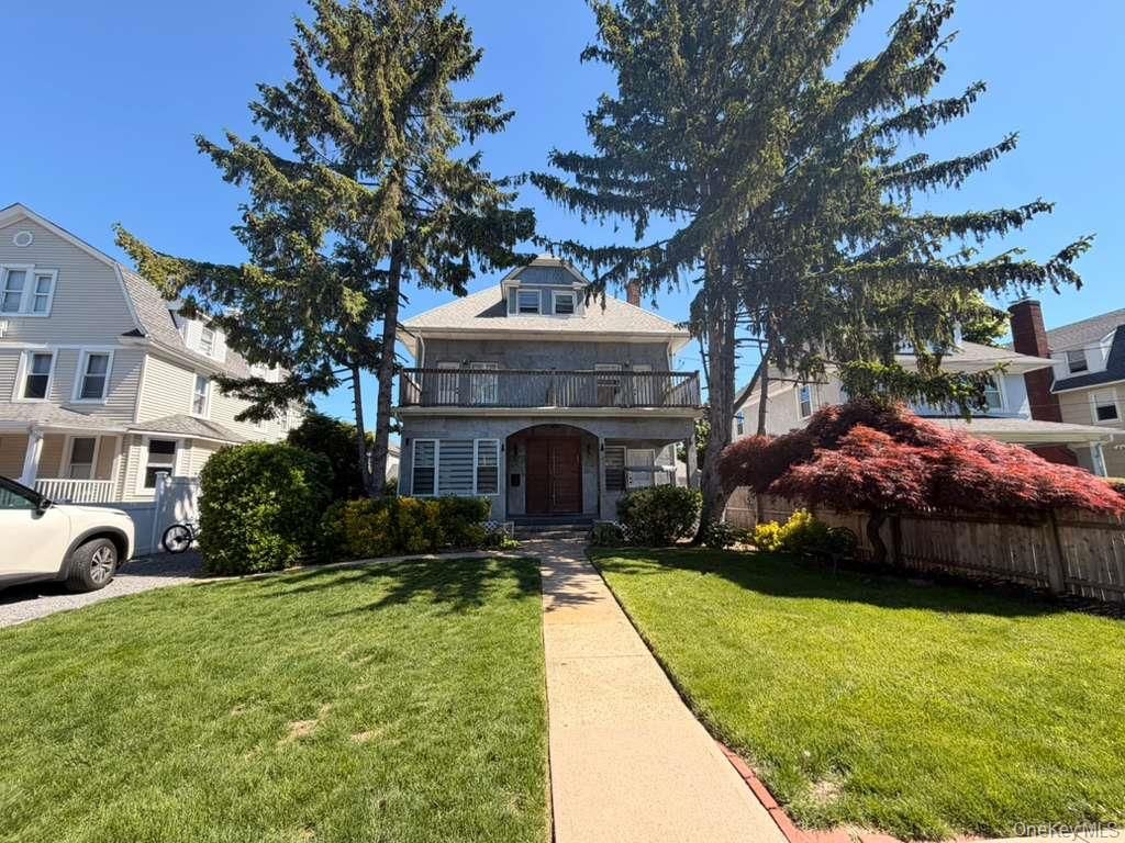 Photo of 30 Johnson Place, Woodmere, NY 11598 (MLS # 998973)