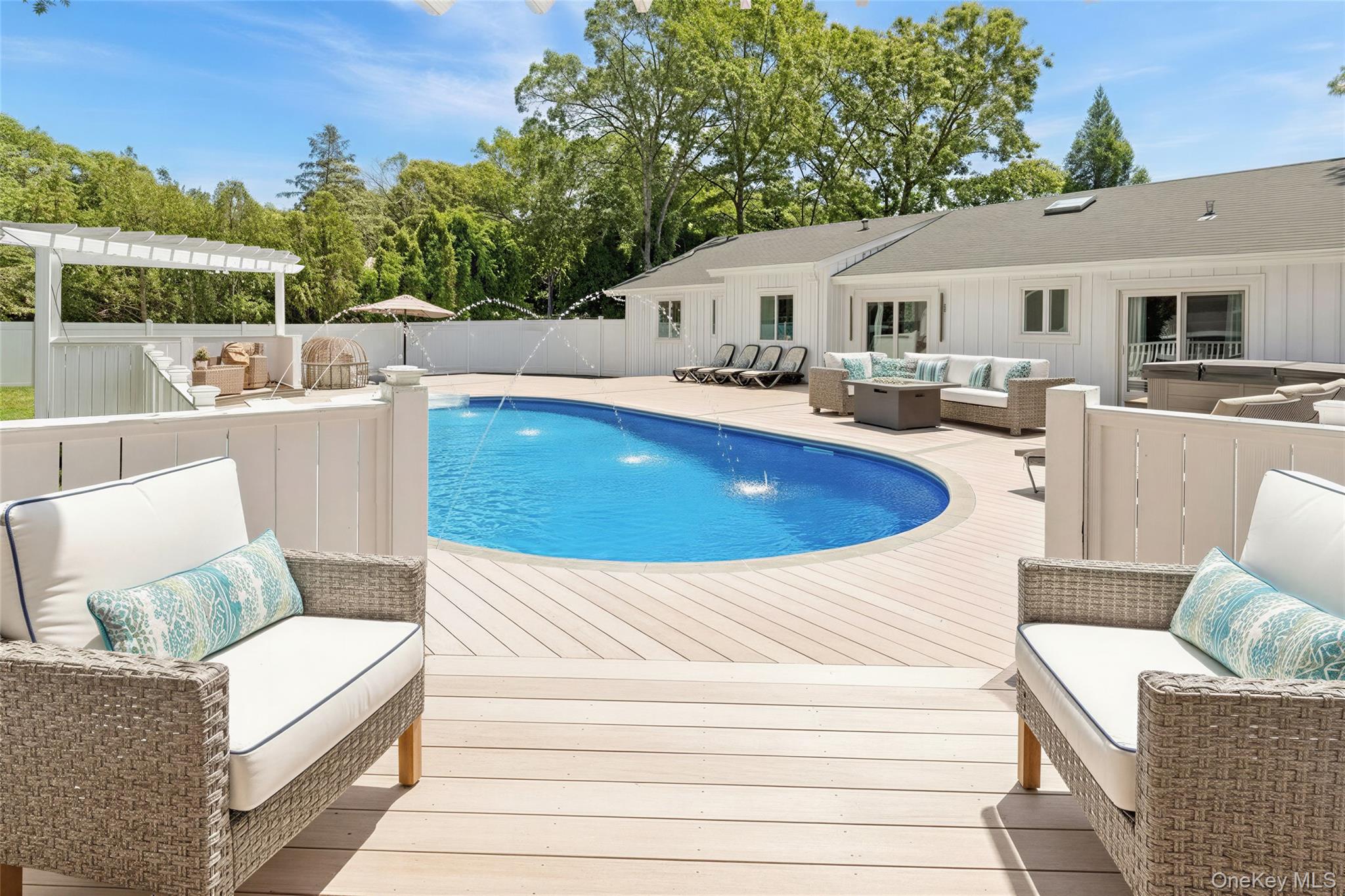18 Squires Avenue