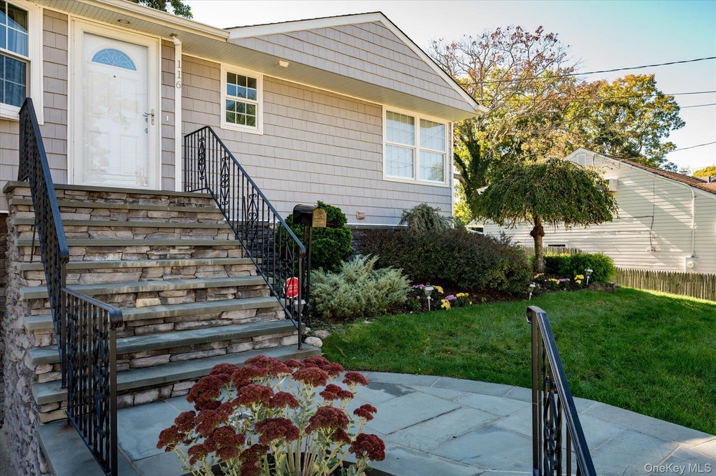 Photo of 116 Ira Road, Syosset, NY 11791 (MLS # 1045773)